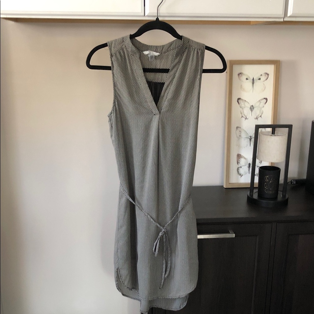 H&M Gray Sleeveless V-Neck Tie-Waist Midi Dress